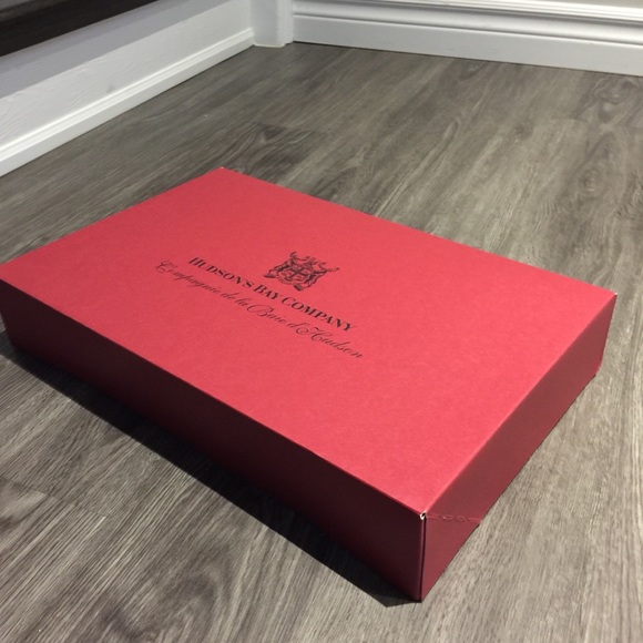 New Large Hudson’s Bay box - Picture 2 of 11
